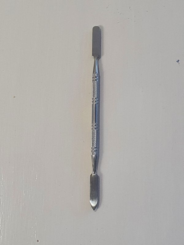 Шпатель маникюрный