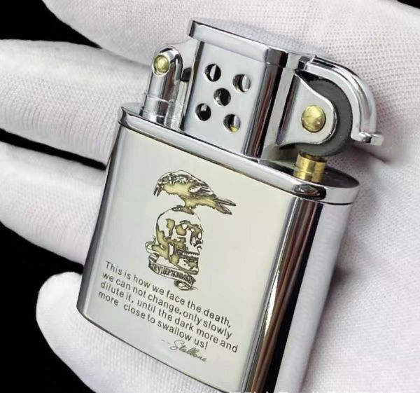 Бензинова запальничка Zorro Ворон на черепі