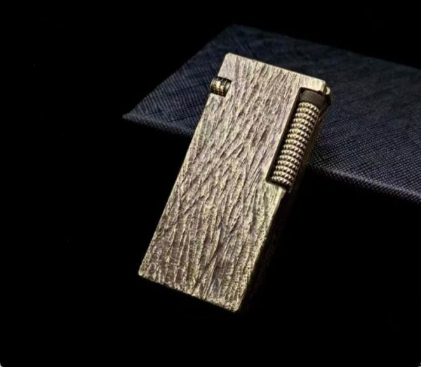 Вінтажна Бензинова Запальничка  ROWENTA  з Текстурою Кора Дерева