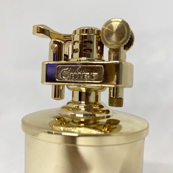 Настільна запальничка Chief у ретро-стилі золотиста