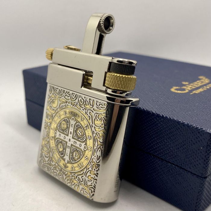 Бензинова Запальничка Chief з Хрестом Святого Бенедикта