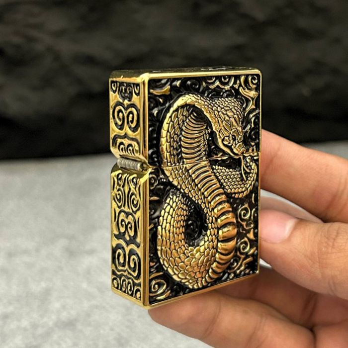 Бензинова запальничка Zorro «Золота Кобра» — Колекційна серія