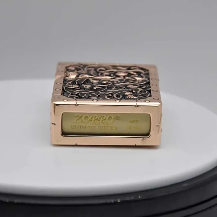 Бензинова запальничка Zorro "Ultimate Justice" — Колекційна серія Baroque Edition