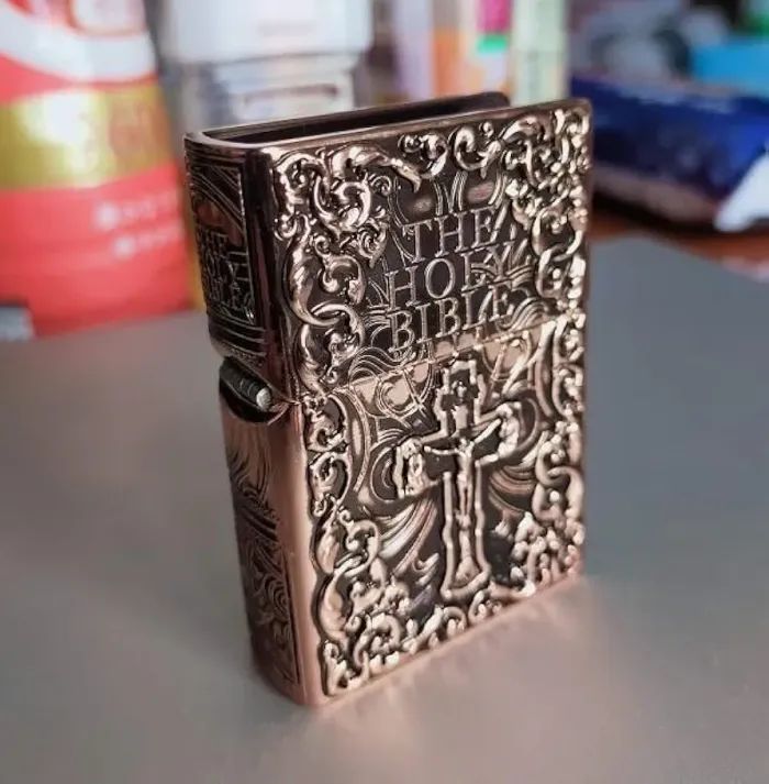 Бензинова запальничка Zorro «The Holy Bible» (Святе Письмо) – Колекційне видання