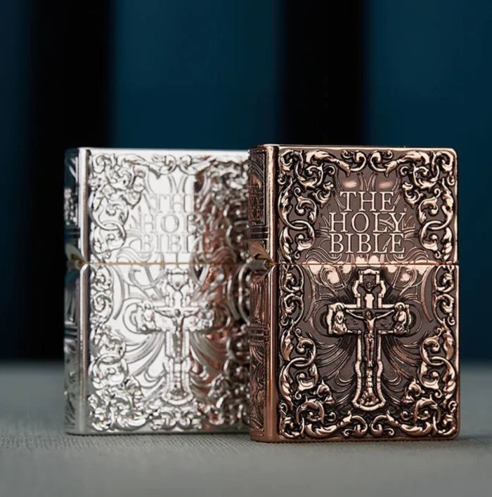 Бензинова запальничка Zorro «The Holy Bible» (Святе Письмо) – Колекційне видання