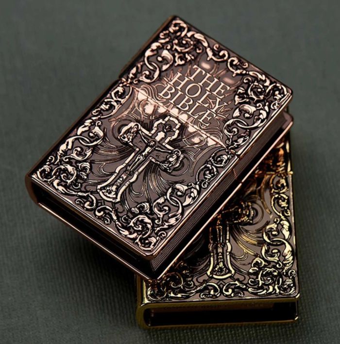Бензинова запальничка Zorro «The Holy Bible» (Святе Письмо) – Колекційне видання