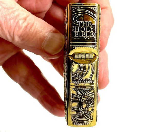 Бензинова запальничка Zorro «The Holy Bible» (Святе Письмо) – Колекційне видання Золотиста