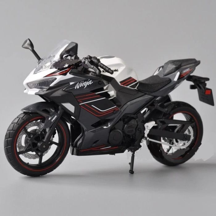 Масштабна модель мотоцикла Kawasaki Ninja 400 (1:12) від CCА