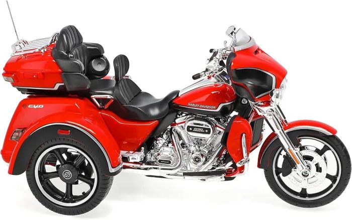 Масштабна модель 2021 Harley-Davidson CVO Tri Glide (1:12) від Maistо