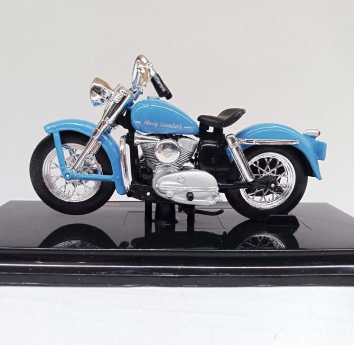 Колекційна модель мотоцикла Harley-Davidson 1952 K Model (Maisto, 1:18)