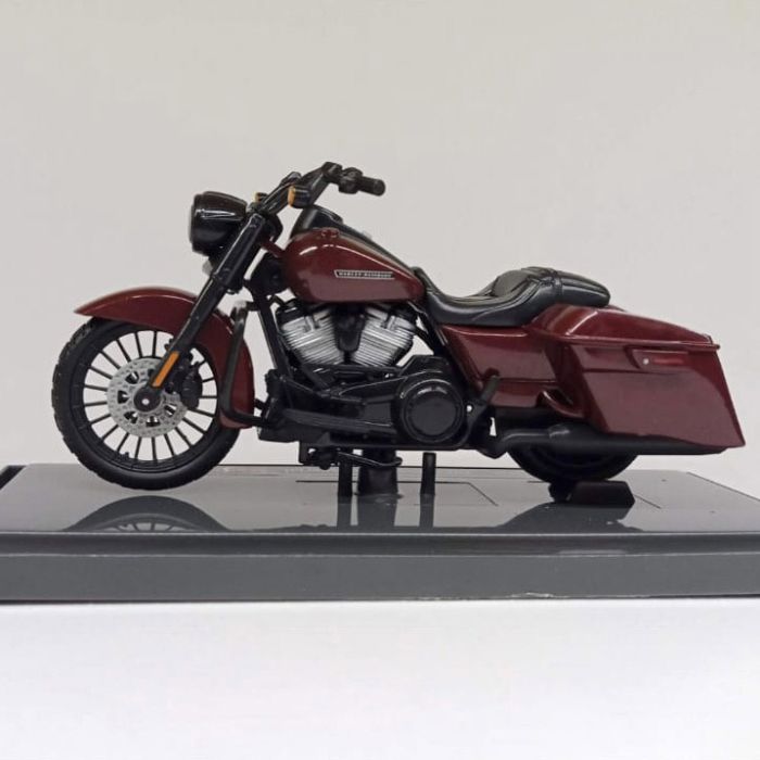 Колекційна модель мотоцикла Harley-Davidson 2017 Road King Special (1:18) від Maistо