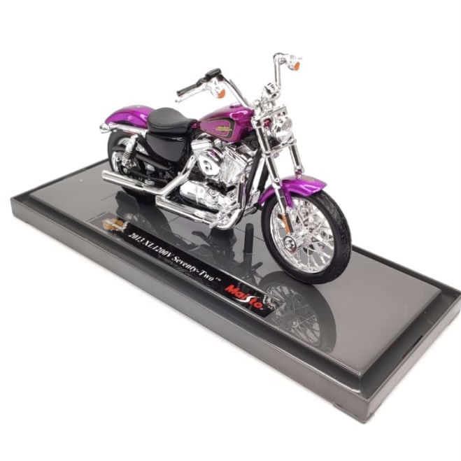 Масштабна модель мотоцикла Harley-Davidson 2013 XL1200V Seventy-Two (1:18) від Maistо