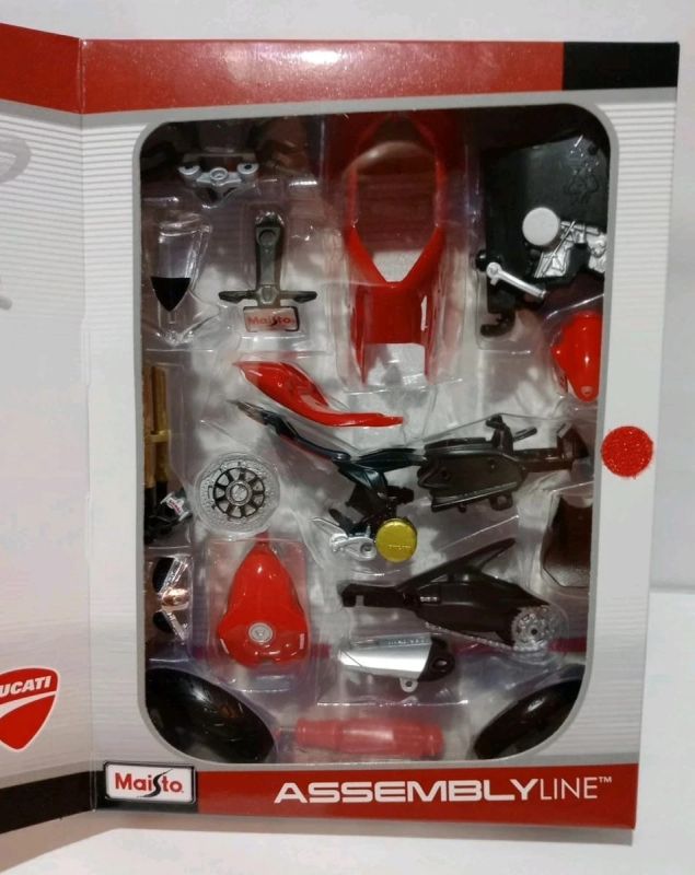 Збірна модель мотоцикла Maisto Ducati 1199 Panigale (масштаб 1:12) — Серія Assembly Linе