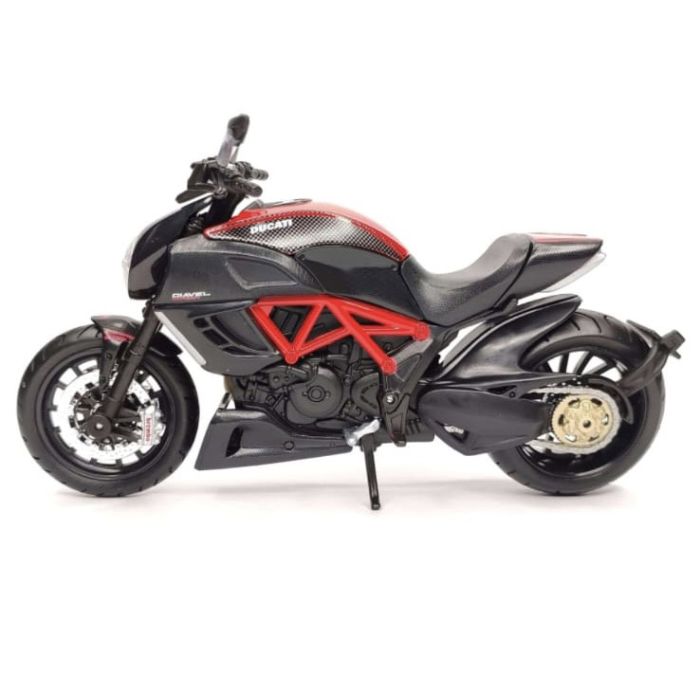 Колекційна модель мотоцикла Maisto Ducati Diavel Carbon (Масштаб 1:18)
