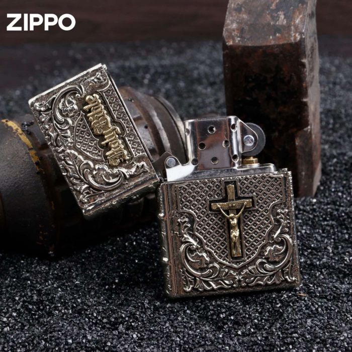 Ексклюзивна  бензинова запальничка Zippo "Holy Bible" — Колекційна модель у дерев’яному боксі