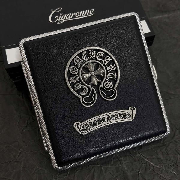 Портсигар у стилі Chrome Hearts під шкіру (на 20 сигарет), чорний з металевим декором