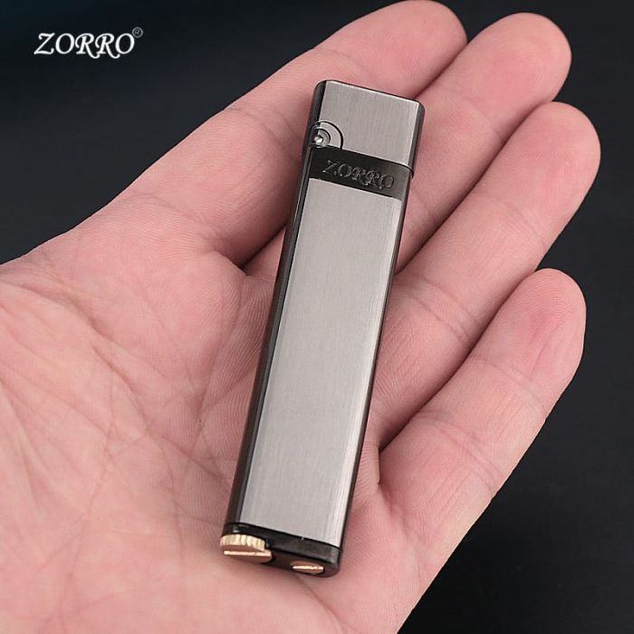 Компактна бензинова запальничка Zorro у витонченому сатиновому металевому корпусі