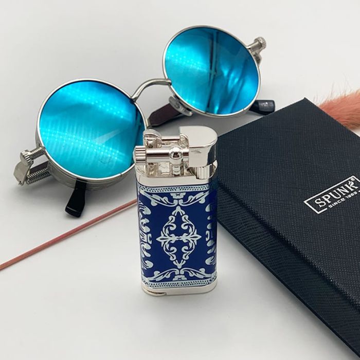 Елегантна газова запальничка Spunk у ретро-стилі з візерунком синьо-срібного кольору