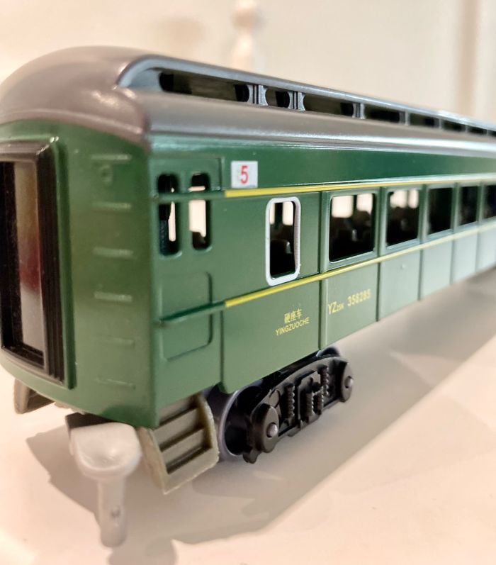Великий ігровий набір «Залізниця FENFA Train Familial» (Масштаб 1:87) з акумуляторами та зарядним пристроєм