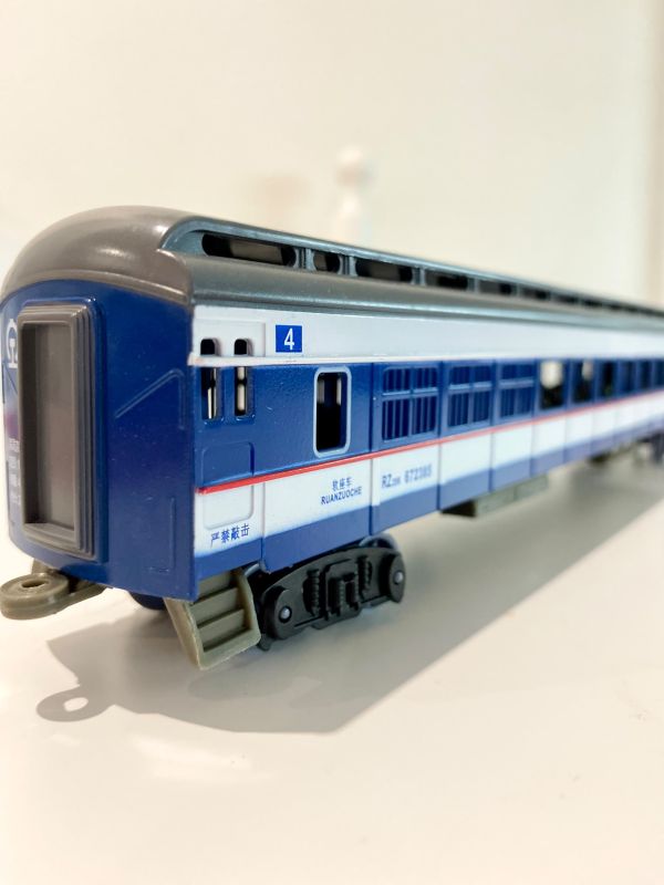 Залізниця FENFA «DongFeng 4B Express» — великий ігровий набір з акумуляторами, світлом та звуком (довжина колії 7,5 м)