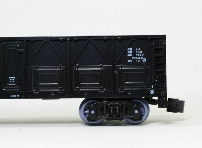 Ігровий набір «Залізниця» FENFA Blue Cat Freight— Тепловоз з цистерною та товарними вагонами, акумуляторами та зарядним пристроєм