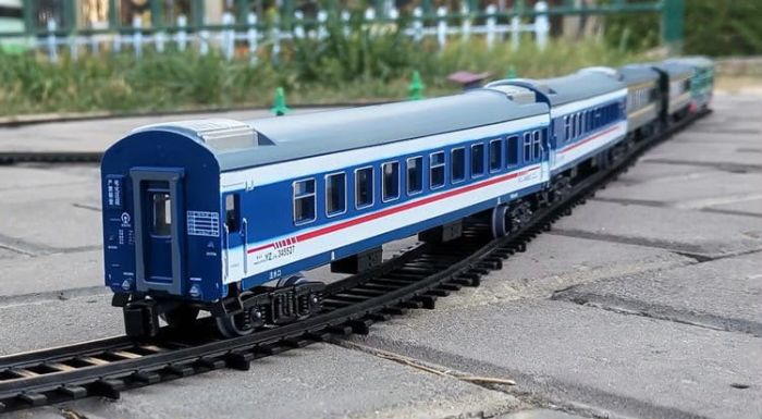 Великий ігровий набір «Залізниця FENFA Train Familial» з акумуляторами та зарядним пристроєм