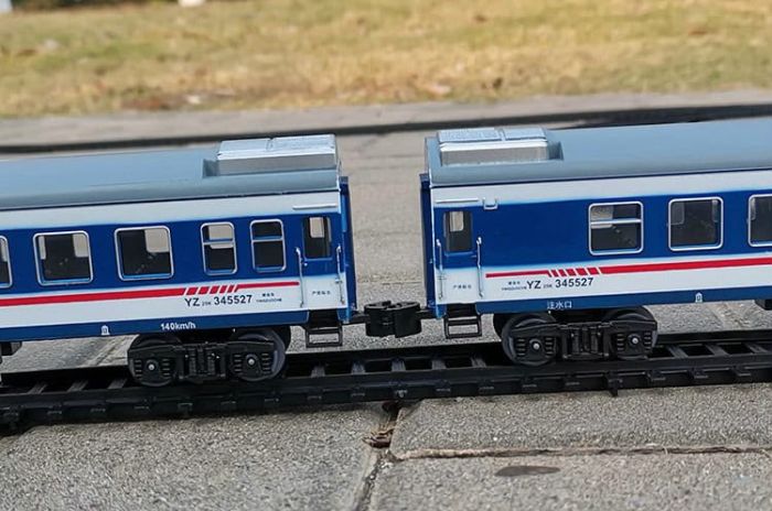 Великий ігровий набір «Залізниця FENFA Train Familial» з акумуляторами та зарядним пристроєм