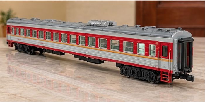 Дитяча залізниця FENFA «Пасажирський експрес DongFeng 4B» зі світлом, звуком та вагонами, що підсвічуються