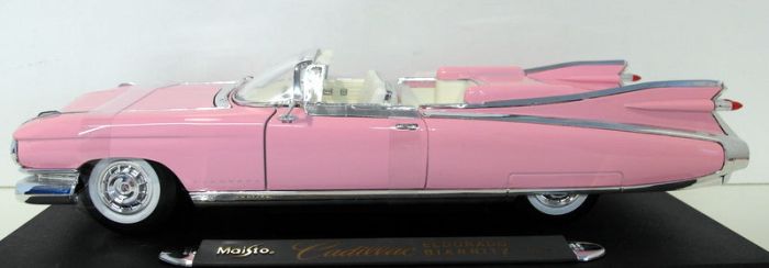 Автомодель Cadillac Eldorado Biarritz (1959) Maisto Premiere Edition, 1:18 — Ікона американського стилю та розкоші