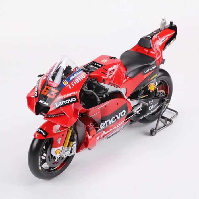 Колекційна модель мотоцикла Ducati Desmosedici GP (2022) #63 Pecco Bagnaia — Масшт. 1:6 від Maisto
