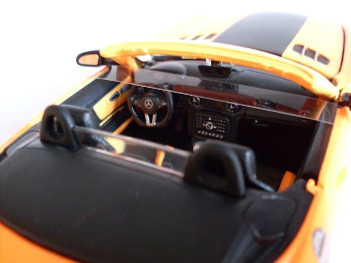 Масштабна модель автомобіля Mercedes-Benz SLS AMG Roadster (Maisto, 1:24)