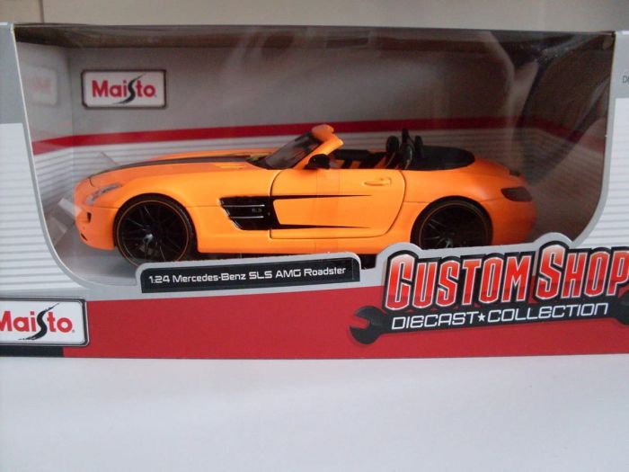 Масштабна модель автомобіля Mercedes-Benz SLS AMG Roadster (Maisto, 1:24)