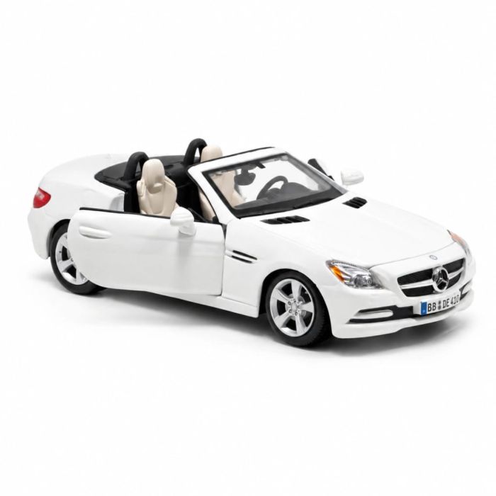 Колекційна автомодель Mercedes-Benz SLK-Class (1:24) від Maisto — Втілення німецького стилю та динаміки