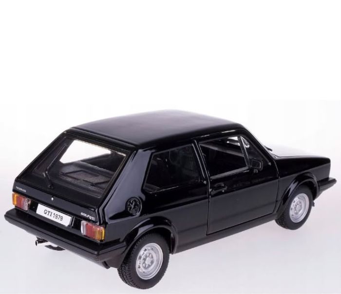 Коллекційна масштабна модель Volkswagen Golf Mk1 GTI (1979) чорний  1:27 від Bburago
