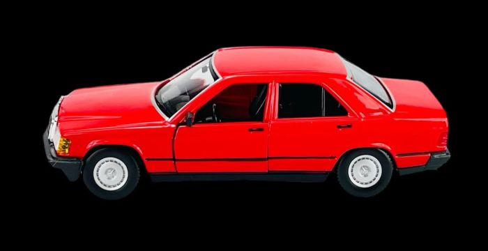 Легенда німецького автопрому: Масштабна модель Mercedes-Benz 190 E 2.6 (1:24) від Bburago