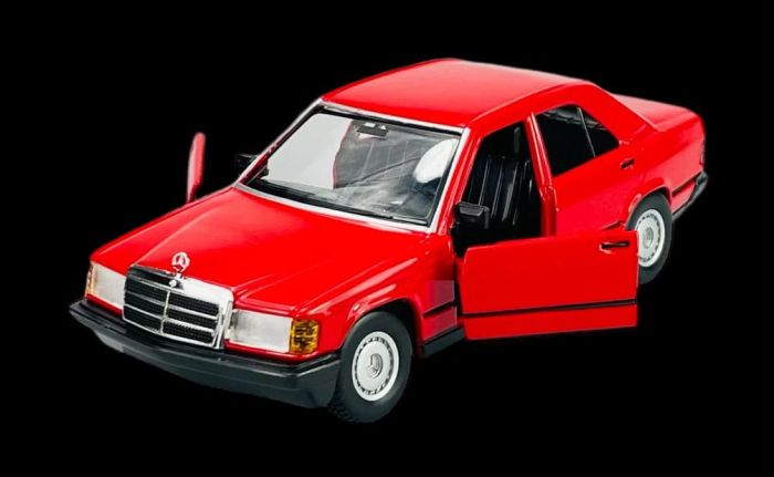 Легенда німецького автопрому: Масштабна модель Mercedes-Benz 190 E 2.6 (1:24) від Bburago