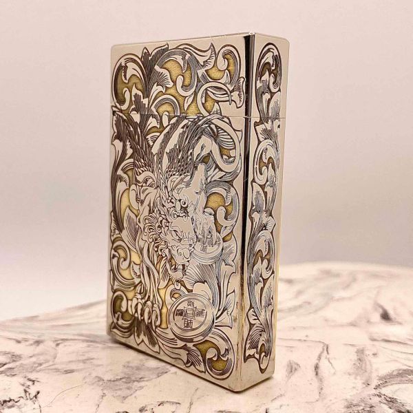 Бензинова запальничка Zorro: Золотий Рельєф Сходу