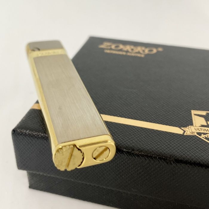 Елегантна Бензинова Запальничка ZORRO у золотистому кольорі