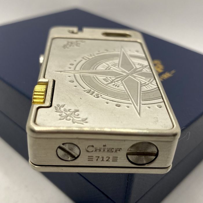 Запальничка  бензинова Chief з гравіюванням Роза вітрів