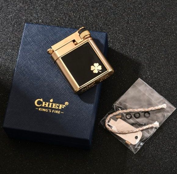 Запальничка бензинова Chief з символом чотирилистника