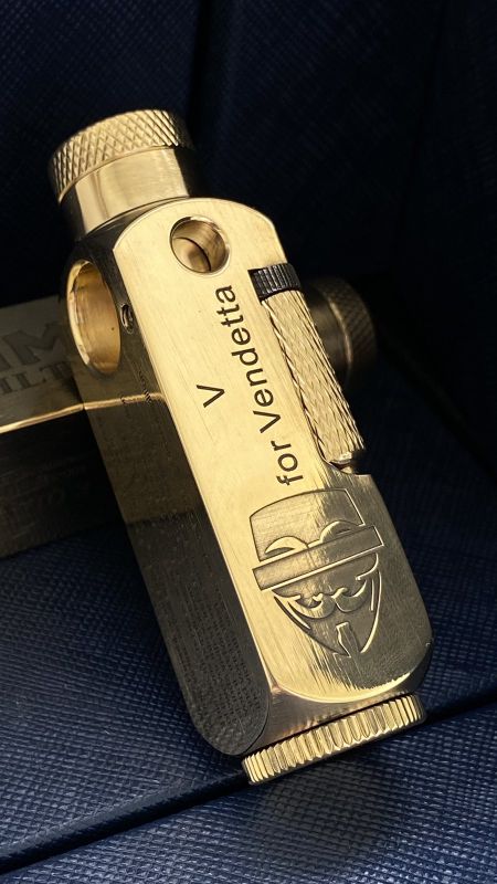 Бензинова запальничка з полірованної латуні VENDETTA