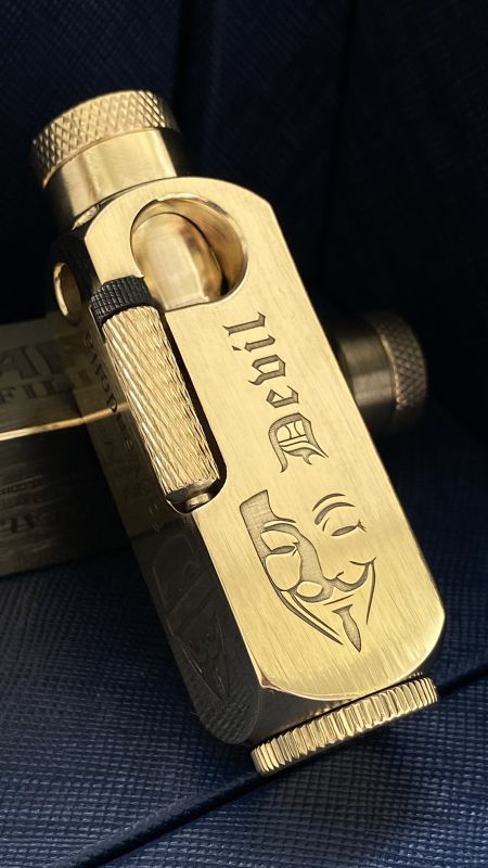 Бензинова запальничка з полірованної латуні VENDETTA
