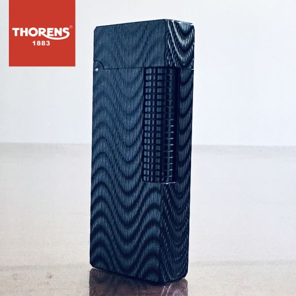 Елегантна бензинова запальничка Thorens з візерунком хвилі чорна