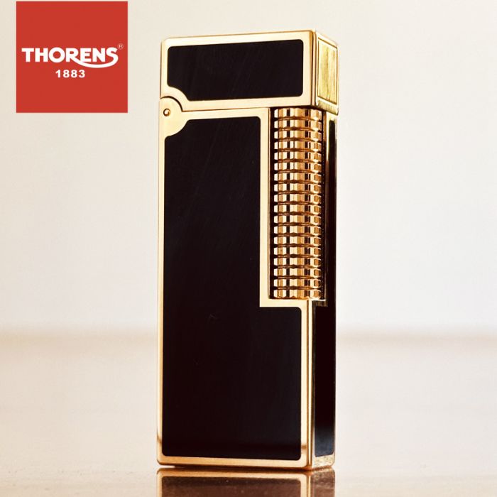 Розкішна газова запальничка THORENS в чорному кольорі з золотим оздобленням