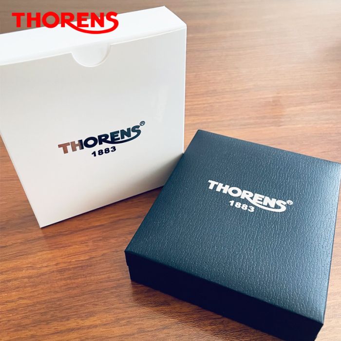 Преміальна газова запальничка THORENS в білому кольорі інкрустована золотом